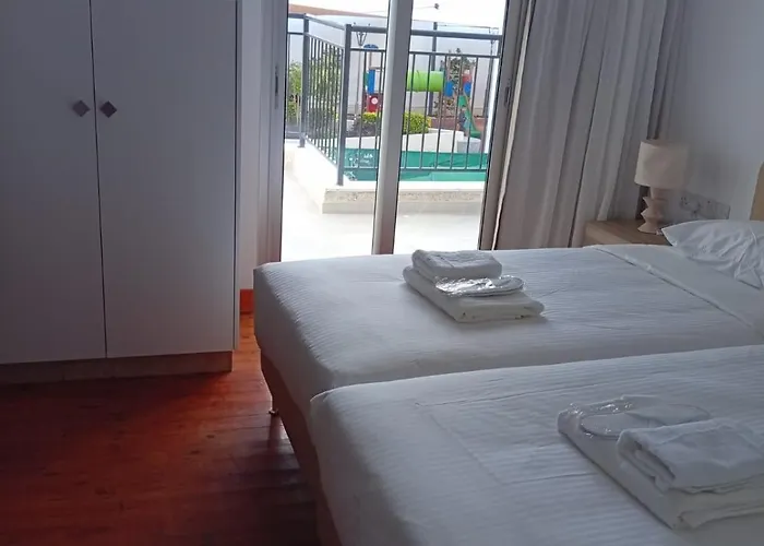 Twin Beds By Kentrikon 1924 Hotel, Old Town *